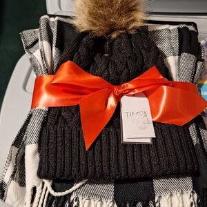 Time and Tru Black Knit Hat with Faux Fur Pom